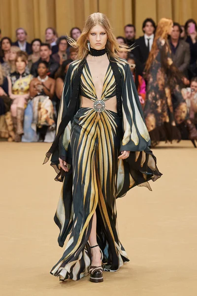 Look 11